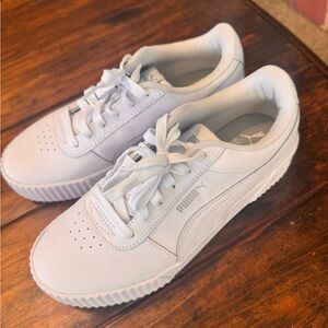 Puma Carina Leather Platform Sneakers - White/Silver - Women’s 8.5 - LIKE NEW